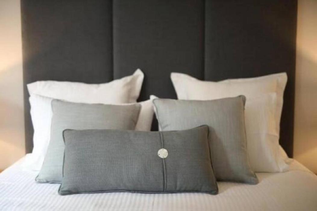 Legeo-luxurious Athenian *