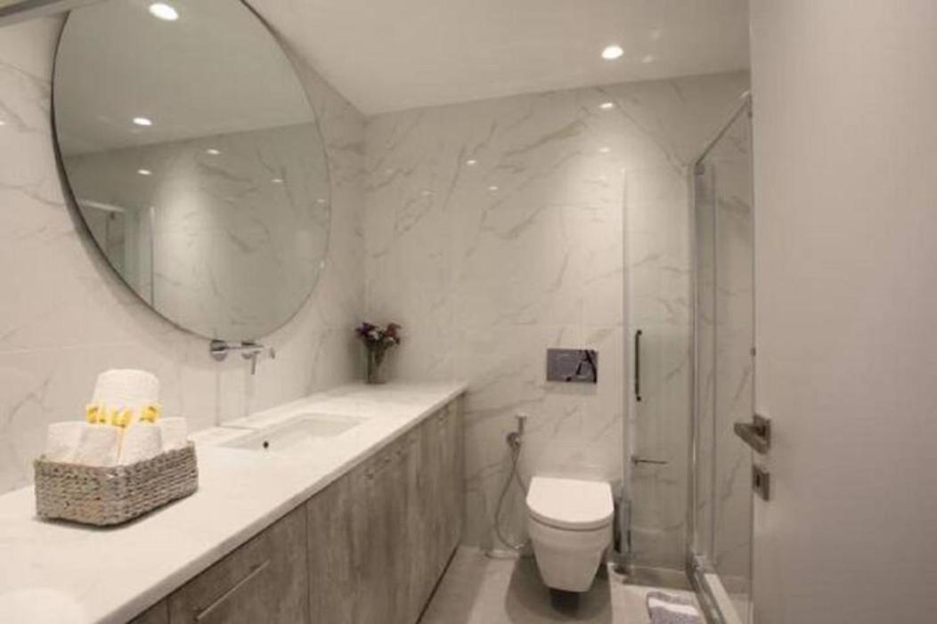 Legeo-luxurious Athenian