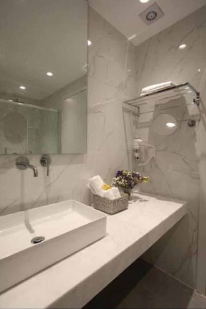 Legeo-luxurious Athenian *